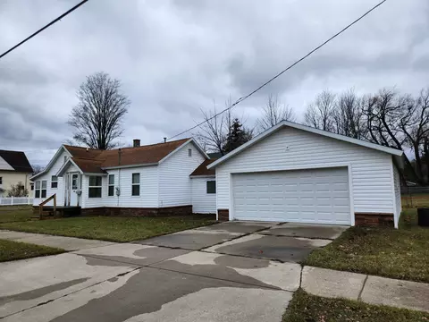 401 Ogemaw, Grayling, MI 49738 photo 2