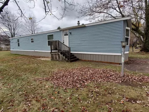 525 W Gilson, Edmore, MI 48829