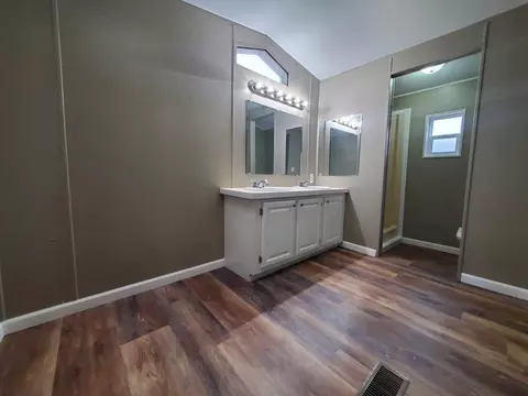 Bath - 525 W Gilson, Edmore, MI 48829 photo 2 of 4
