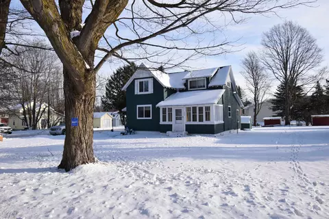 200 Sheridan, Charlevoix, MI 49720