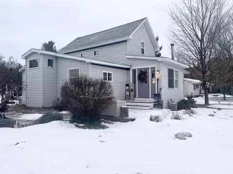 5205 Vinton, Williamsburg, MI 49690