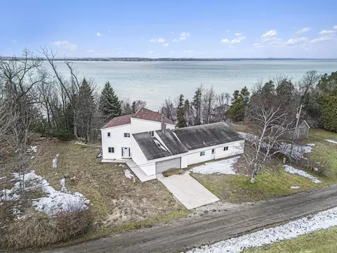 15825 Upper Birch, Traverse City, MI 49686