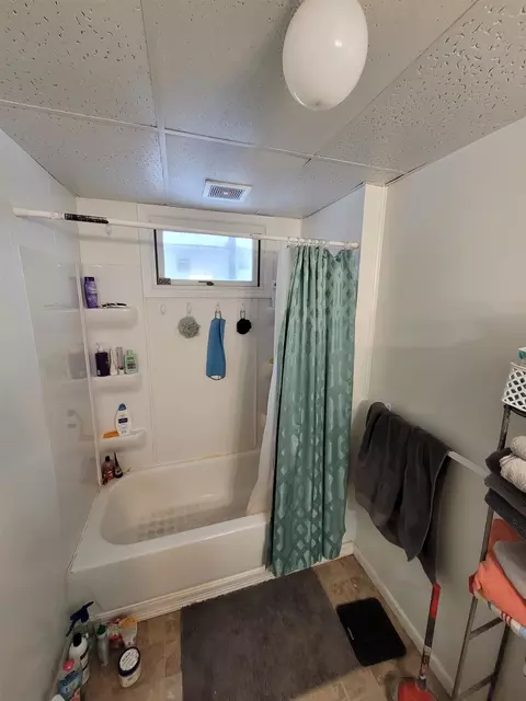 Bath - 236 Ely, Alma, MI 48801 photo 2 of 4