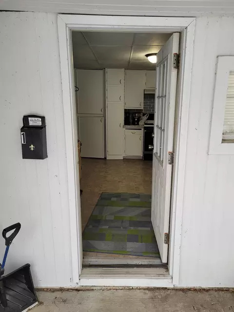 Entry Way - 236 Ely, Alma, MI 48801 photo 1 of 4