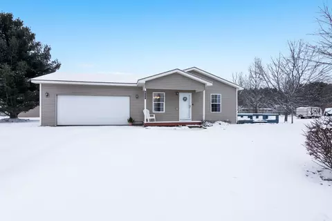 2200 Labrador, Grawn, MI 49637