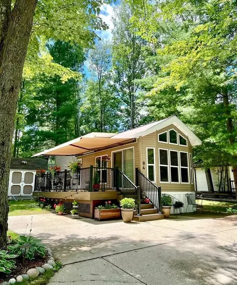 2757 Owens UNIT 84, Houghton Lake, MI 48629