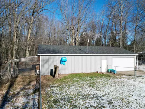 Exterior - 2877 Yoder, Midland, MI 48640 photo 3 of 6