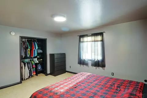Bedroom - 2877 Yoder, Midland, MI 48640 photo 2 of 5
