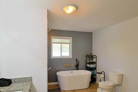 Bath - 2877 Yoder, Midland, MI 48640 photo 2 of 5