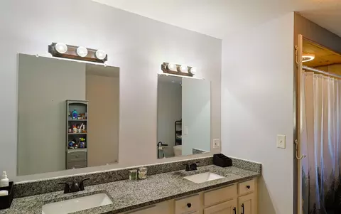 Bath - 2877 Yoder, Midland, MI 48640 photo 1 of 5