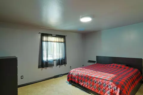 Bedroom - 2877 Yoder, Midland, MI 48640 photo 1 of 5