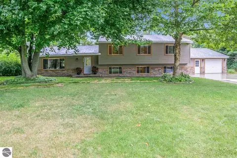 544 Ninth, Frankfort, MI 49635
