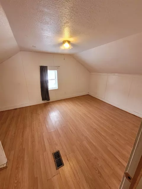 Bedroom - 905 E Arcada, Ithaca, MI 48847 photo 3 of 5