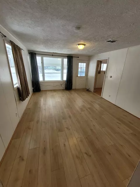 Living - 905 E Arcada, Ithaca, MI 48847 photo 2 of 3