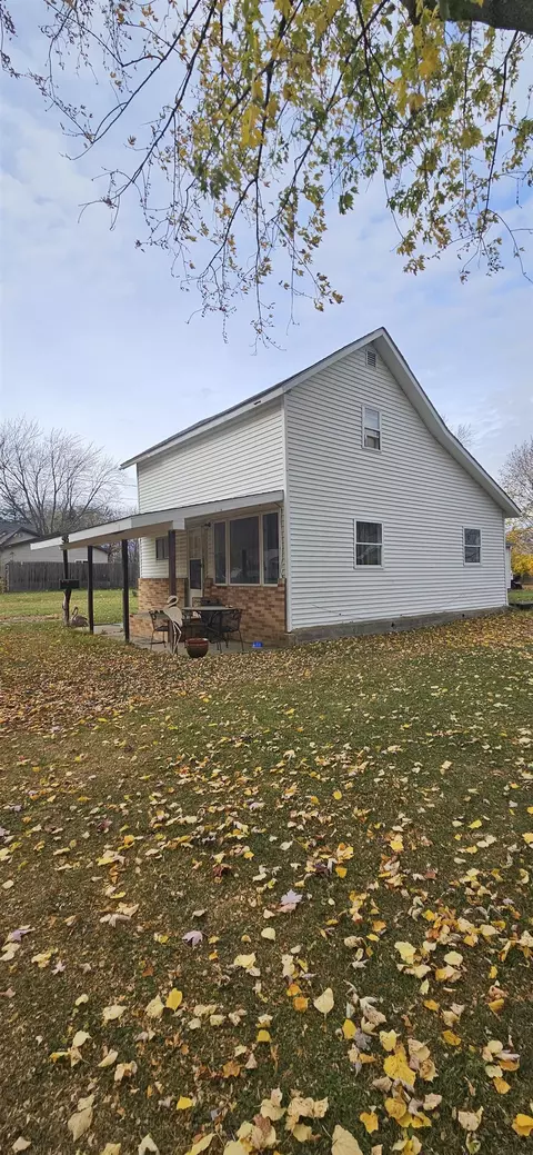 Exterior - 905 E Arcada, Ithaca, MI 48847 photo 2 of 5
