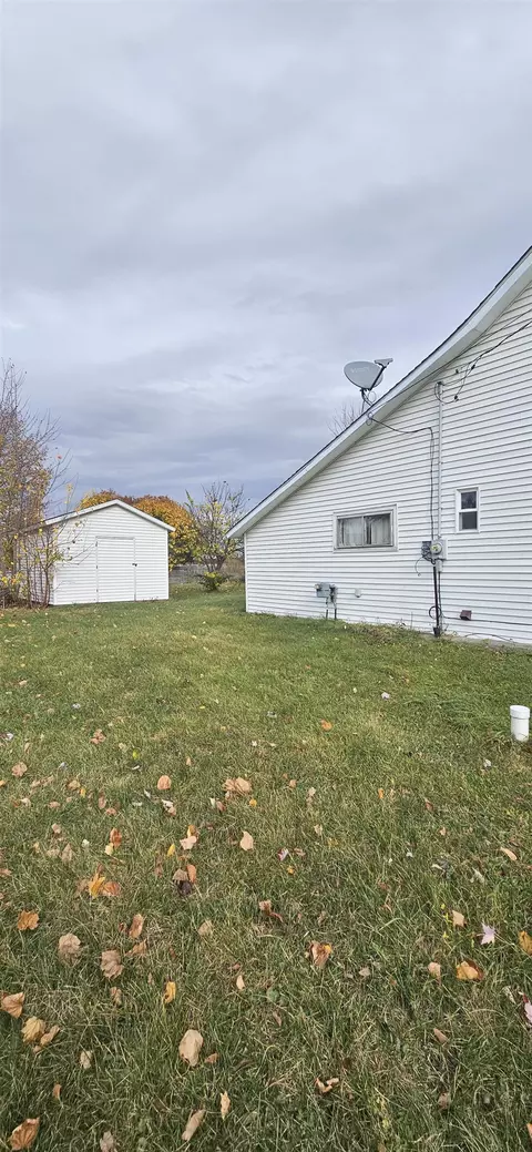 Exterior - 905 E Arcada, Ithaca, MI 48847 photo 3 of 5