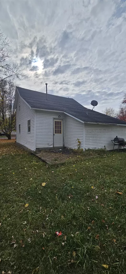 Exterior - 905 E Arcada, Ithaca, MI 48847 photo 4 of 5