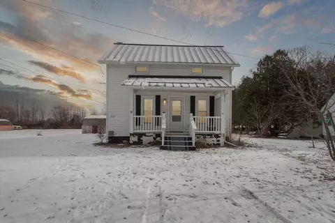 212 Elmwood, Alma, MI 48801
