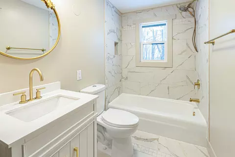 Bath - 828 E Sullivan Woods, Cedar, MI 49621 photo 2 of 5
