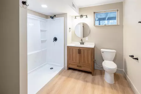 Bath - 828 E Sullivan Woods, Cedar, MI 49621 photo 3 of 5