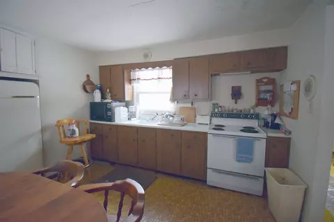 Kitchen - 46 E Clarence, Harrison, MI 48625 photo 2 of 2