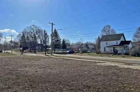 526 S S Park, Boyne City, MI 49712