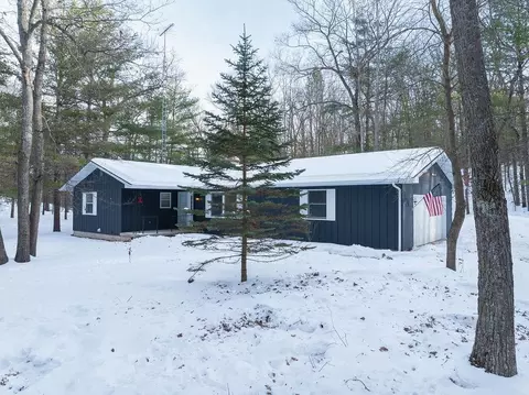 979 Rennie Lk, Traverse City, MI 49696