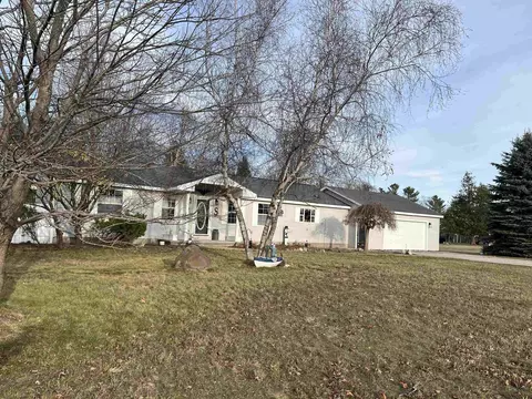 12701 Twin Pnes, Charlevoix, MI 49720