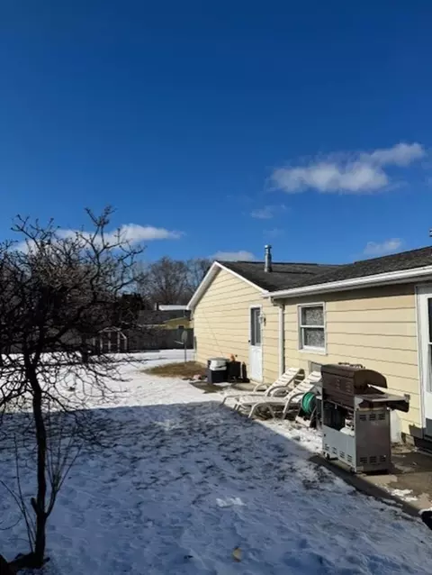 Exterior - 1016 S Huron, Kawkawlin, MI 48631 photo 2 of 2