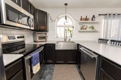 Kitchen - 294 S Alamando, Shepherd, MI 48883 photo 4 of 6
