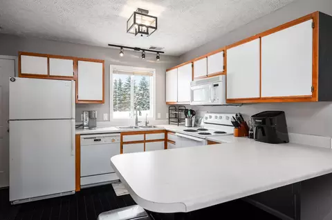 3751 Vale, Traverse City, MI 49686