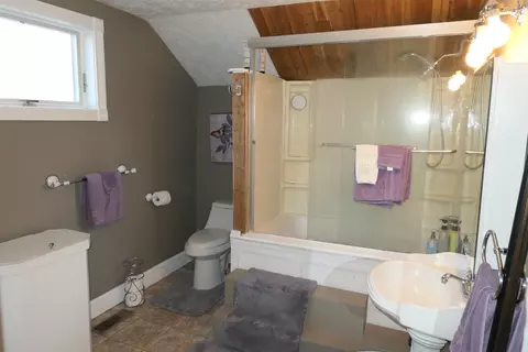 Bath - 502 N Maple, Ithaca, MI 48847 photo 2 of 2