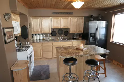 Kitchen - 502 N Maple, Ithaca, MI 48847 photo 3 of 3
