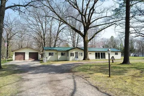 3222 E Houghton Lk, Houghton Lake, MI 48629