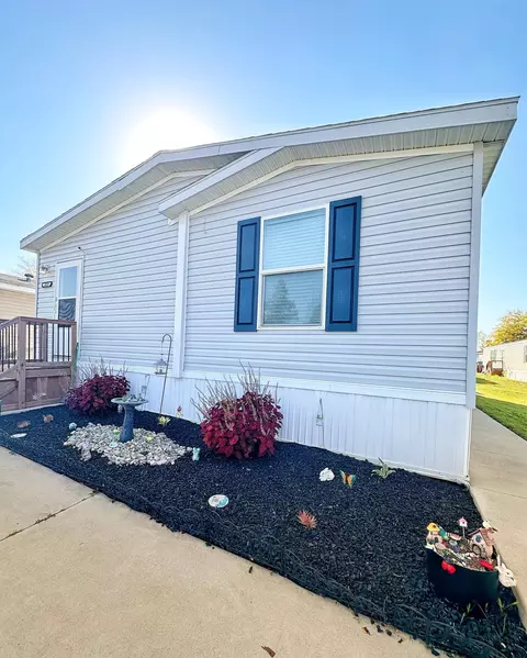 1039 Pebble Crk, Mount Pleasant, MI 48858