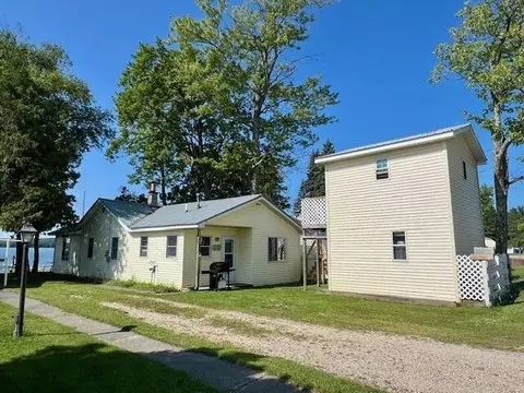 9137 N Lake Shr, Grayling, MI 49738