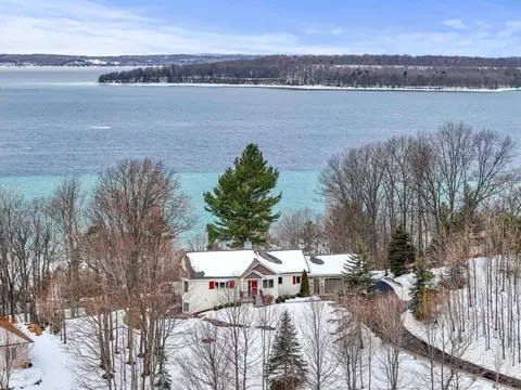 1155 Lin Dl, Traverse City, MI 49686
