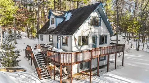 907 E Arbutus Lk, Traverse City, MI 49696