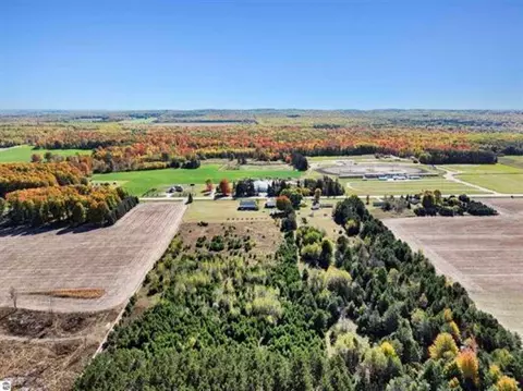 Vl E Houghton Lake, Lake City, MI 49651