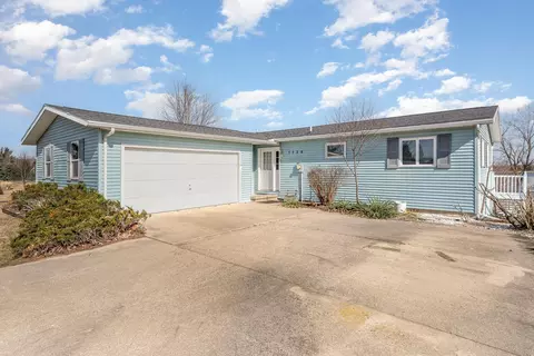 1046 Isabella Vis, Weidman, MI 48893