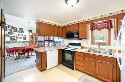Kitchen - 525 Norton Gibbs, Ithaca, MI 48847 photo 1 of 2
