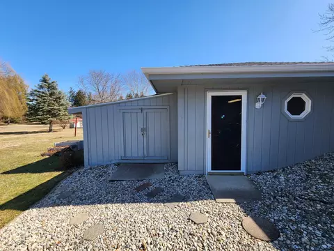 Exterior - 525 Norton Gibbs, Ithaca, MI 48847 photo 3 of 10