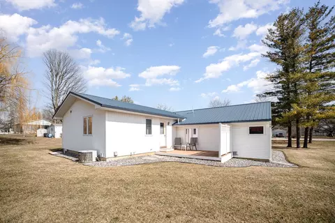 Exterior - 618 S Jeffery, Ithaca, MI 48847 photo 5 of 7