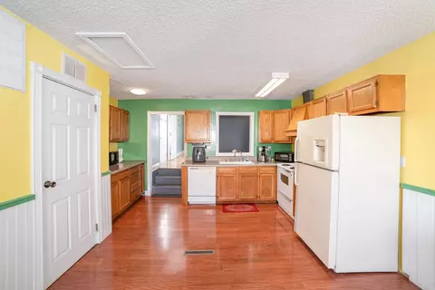 Kitchen - 618 S Jeffery, Ithaca, MI 48847 photo 1 of 1