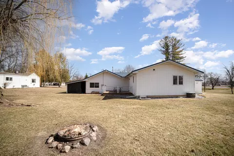 Exterior - 618 S Jeffery, Ithaca, MI 48847 photo 6 of 7