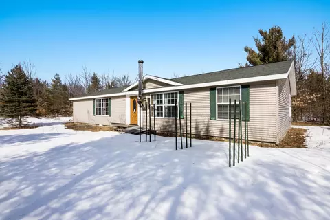 9833 Country Pnes, Kingsley, MI 49649