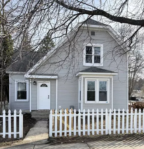 113 W Sixteenth, Traverse City, MI 49684
