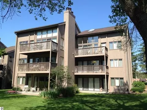 5525 Golfview #10, Williamsburg, MI 49690
