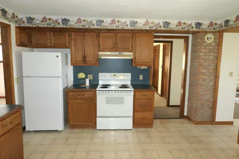 Kitchen - 2575 S Coleman, Shepherd, MI 48883 photo 3 of 4