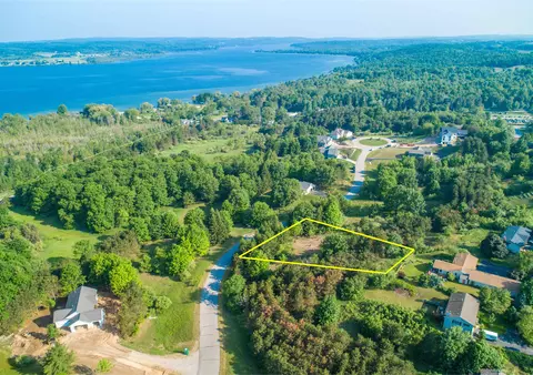 7857 S Bingham Rdg, Traverse City, MI 49684
